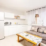 Asher\'S Apartments
